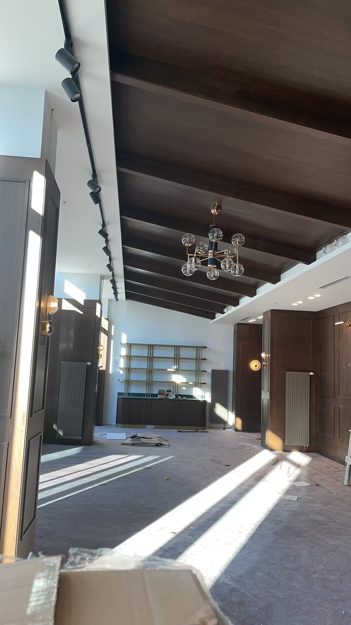 Ahşap panel ofis içi